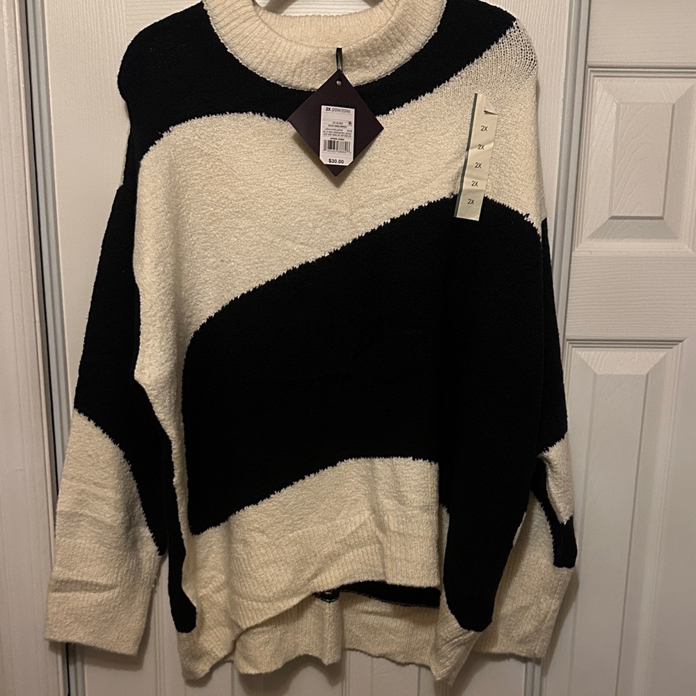 NWT - Ava and Viv Black and White stylish sweater